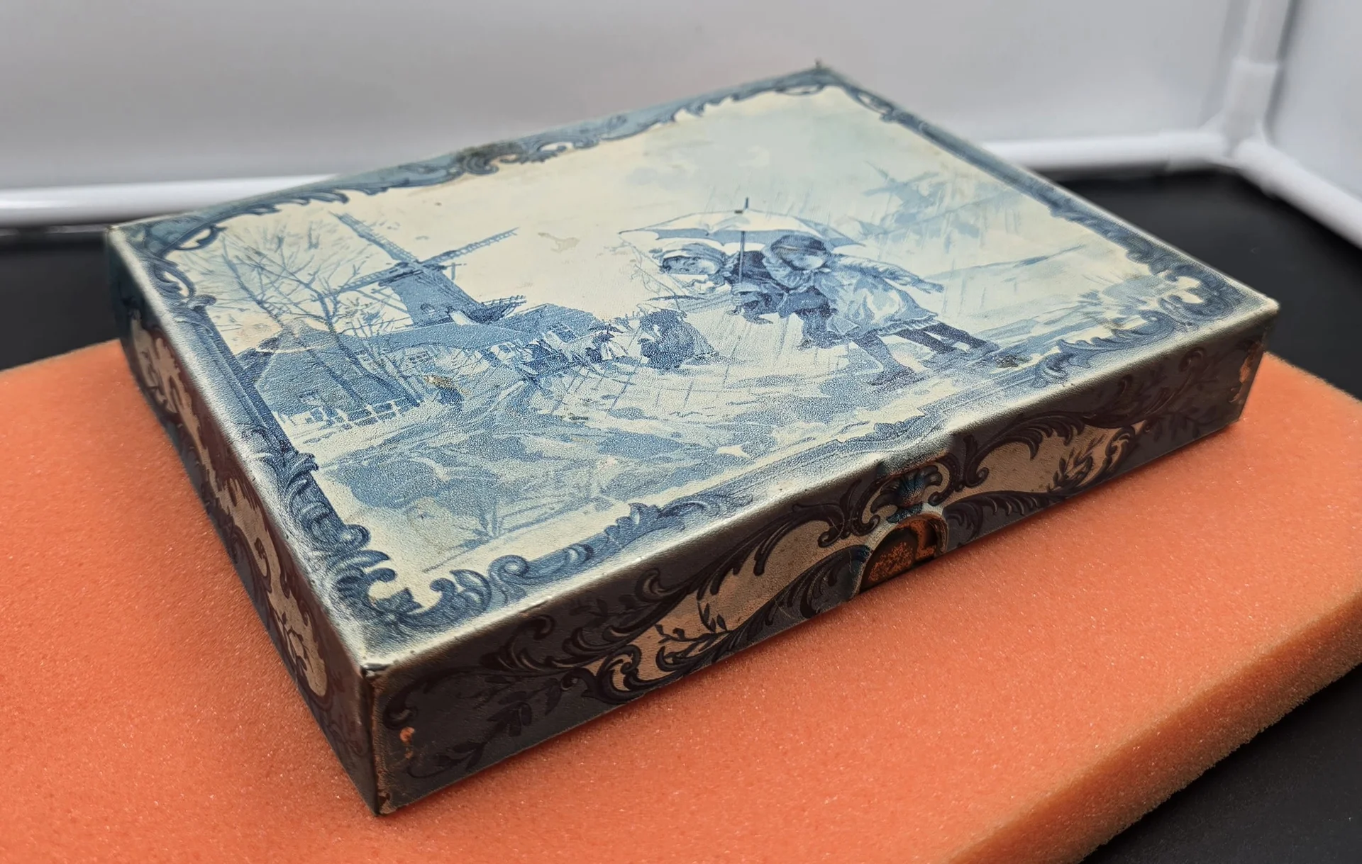 Коробка от сладостей, Фабрика "Эйнемъ" в Москве, до 1917 г.